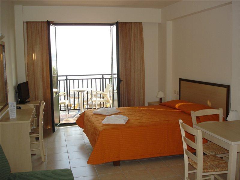 Margarita Beach Hotel Agia Marina Eksteriør bilde